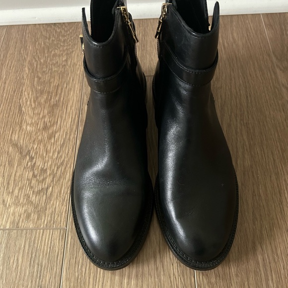 J McLaughlin Black Sasha Chelsea boot in Size 7.5 - Picture 5 of 10